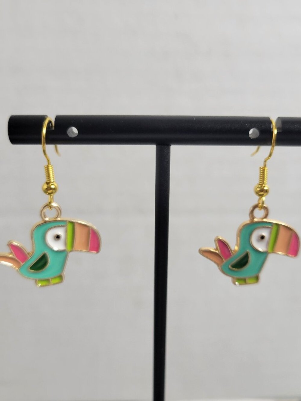 Cute Toucan Bird Dangle Earrings Colorful Enamel Tropical Jewelry Gold Tone E49E